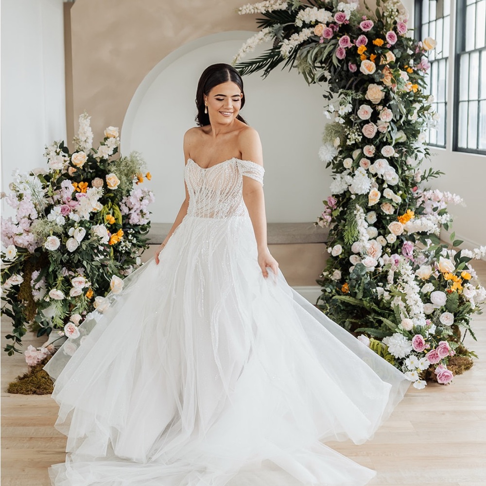 Pearl A-line Tulle Princess wedding dress by Enzoani - message before purchasing